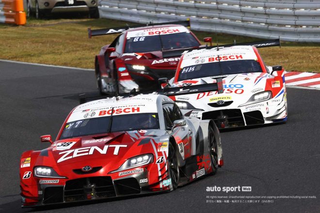 8周目にAstemo NSX-GT、9周目にはDENSO KOBELCO SARD GR SupraをかわしたZENT GR Supraの立川祐路