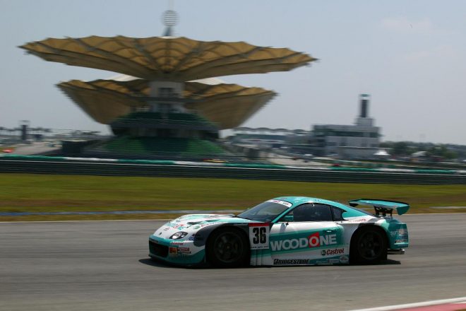 2004年JGTC第3戦セパン　WOODONE トムススープラ（土屋武士／マルコ・アピチェラ）　※写真と本文は関係ありま……す　