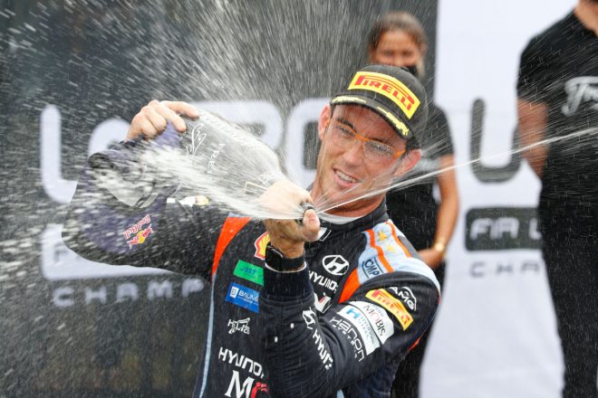 WRC第11戦スペインで今季2勝目を挙げたティエリー・ヌービル（ヒュンダイi20クーペWRC）