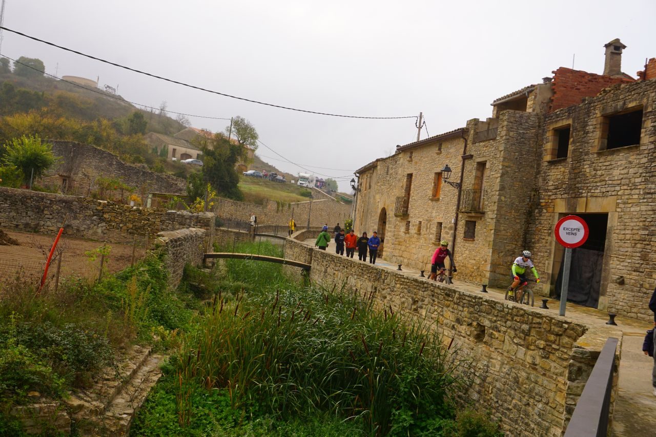 美しい街並みはガスの中 雨でも勝利の美酒なら大歓迎 ブログ Wrcスペイン現地特派員 後編 の画像 写真 9 Autosport Web