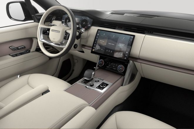 触覚フィードバックを搭載した新開発のフローティング式フルHD13.1インチタッチスクリーンを装備