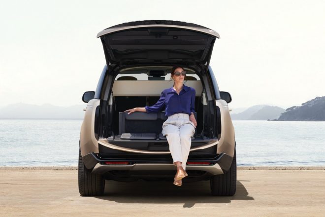 テールゲートにスピーカーと照明を装備し、くつろぎの場所に早変わりするテールゲートイベントスイートも装備される