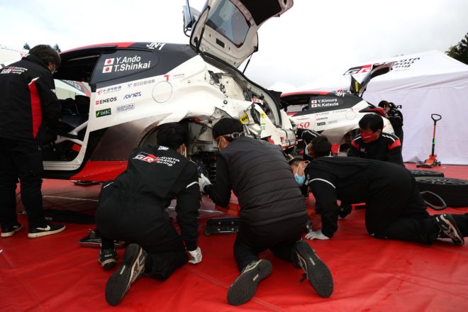 整備を受けるトヨタGRヤリスGR4ラリー