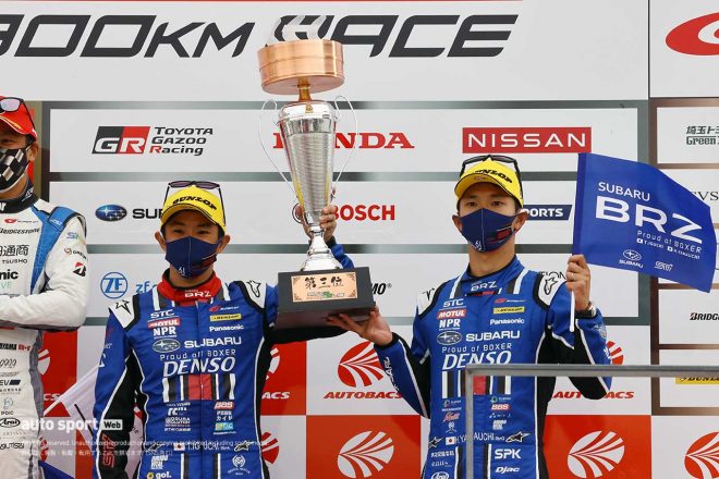 第2戦富士、第5戦SUGOに続く今季3度目の表彰台に登壇。なお、この日は山内の誕生日でもあった