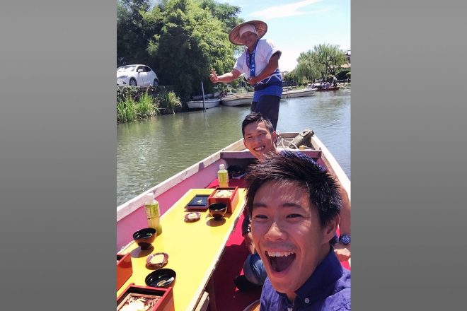 2016年、コンビでの初優勝後に柳川を訪れた際にふたりで川下りを体験