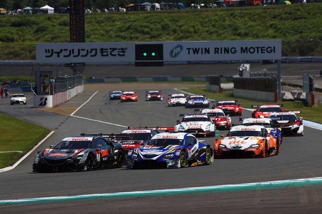 7月にツインリンクもてぎで行われた第4戦のGT500クラススタート