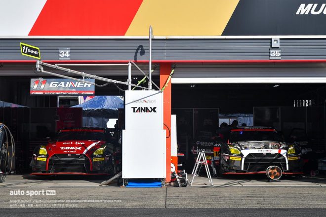 GAINER TANAX GT-RとGAINER TANAX with IMPUL GT-R