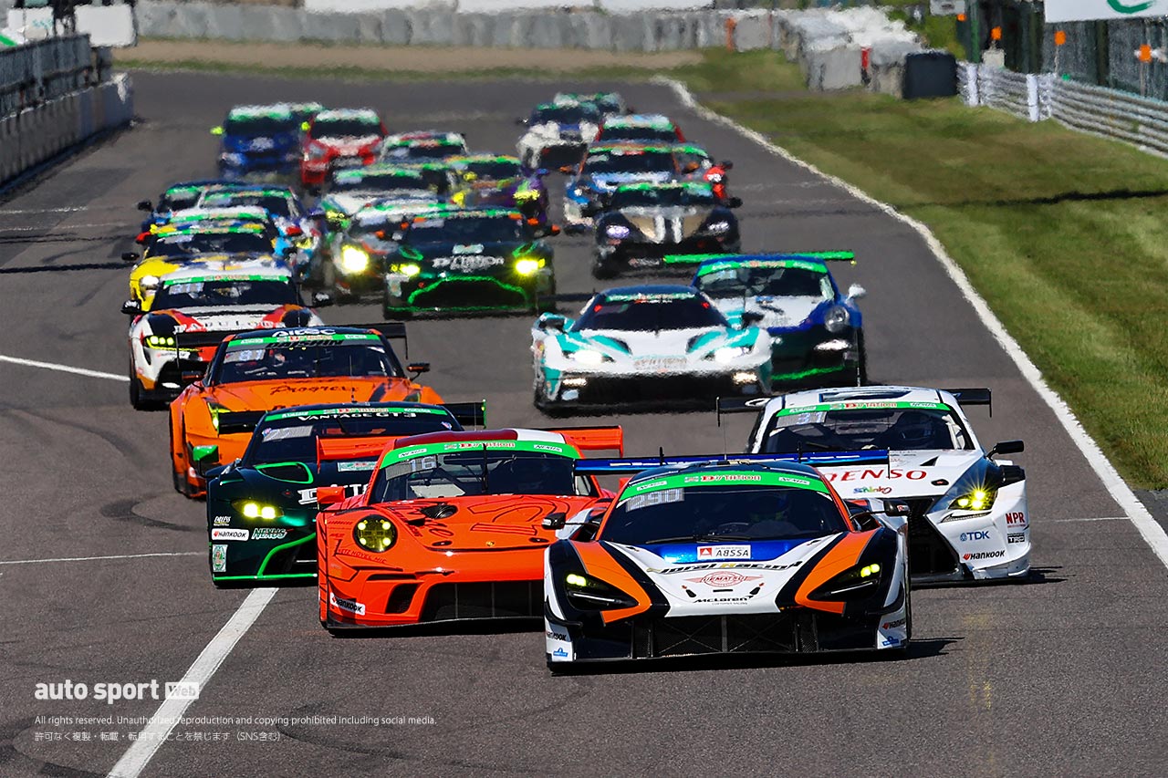 スーパー耐久第5戦鈴鹿のスタートシーン