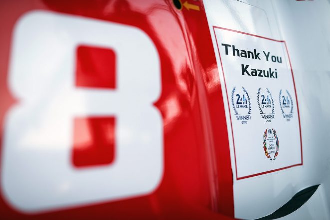 勇退する中嶋一貴へのメッセージが記されたトヨタGR010ハイブリッドのフロントカウル