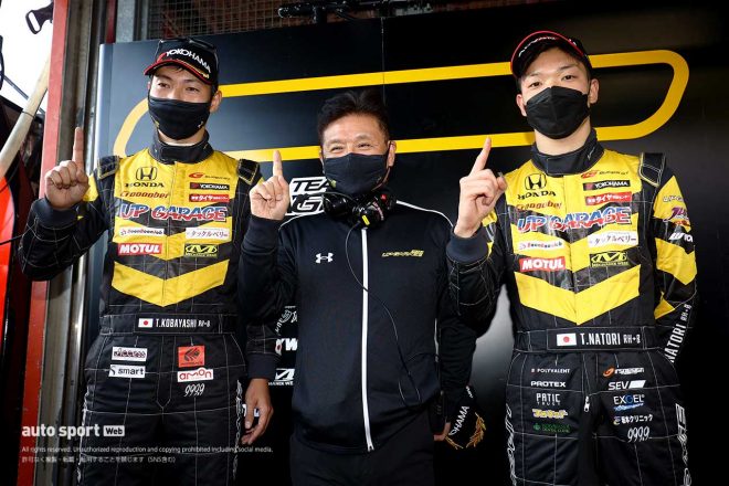 2021スーパーGT第7戦もてぎ　GT300クラスのポールポジションを獲得した小林崇志／石田誠監督／名取鉄平（UPGARAGE NSX GT3）