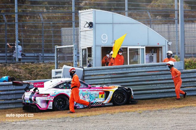 リタイアとなったグッドスマイル 初音ミク AMG（谷口信輝／片岡龍也）