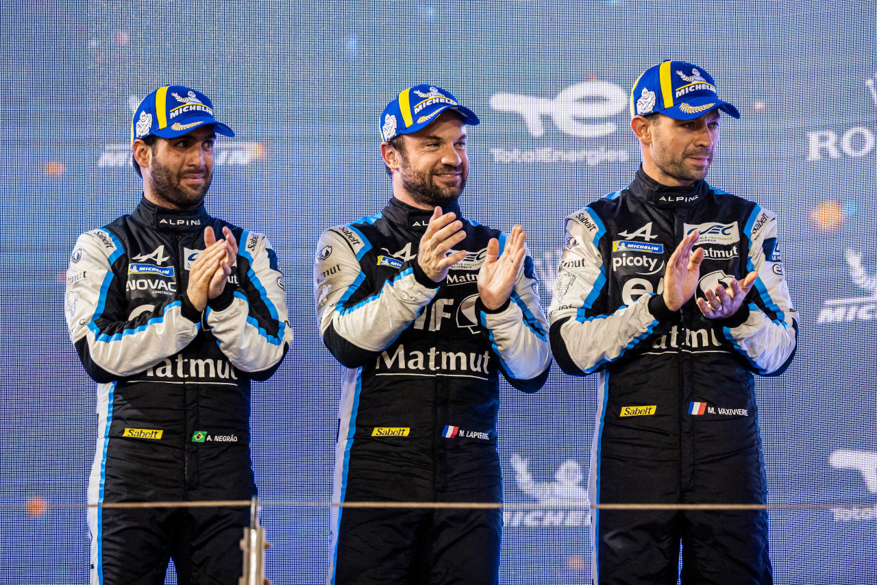 アルピーヌ・エルフ・マットミュートのニコラ・ラピエール（中央）