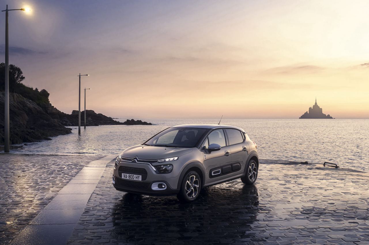 日本独自モデルとして企画され2019年に登場していた特別仕様車『C3 SAINT JAMES（C3 セントジェームス）』が、今度はグローバルモデルとなり再登場