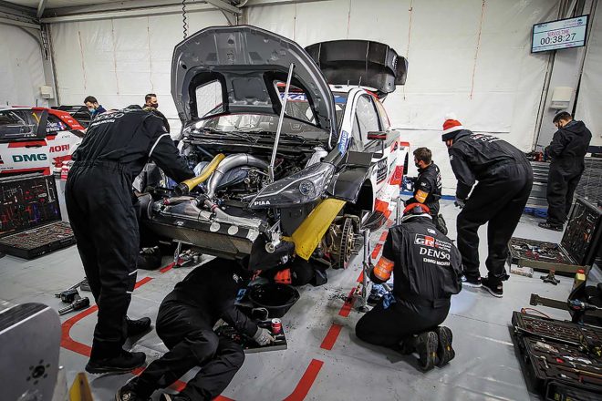 サービスパークでの整備作業