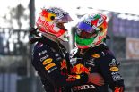 2021年F1第18戦メキシコGP　健闘を讃え合うマックス・フェルスタッペンとセルジオ・ペレス（レッドブル・ホンダ）