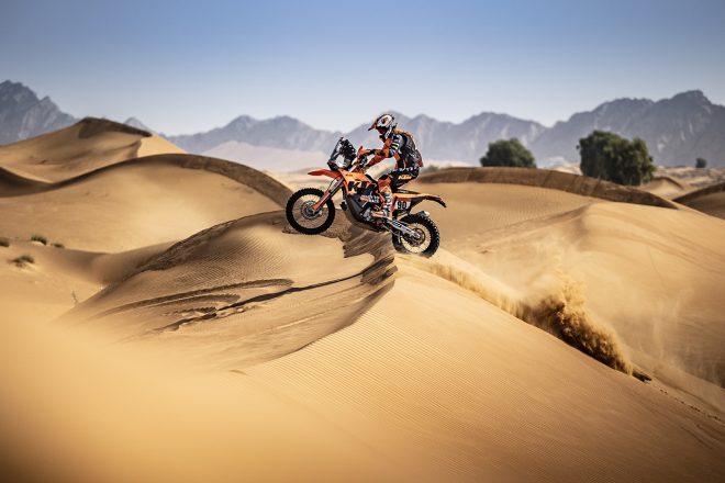 KTM 450 RALLYを駆りダカールラリー参戦の準備を進めるダニロ・ペトルッチ