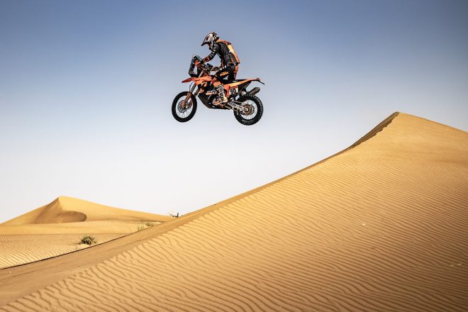 KTM 450 RALLYを駆りダカールラリー参戦の準備を進めるダニロ・ペトルッチ