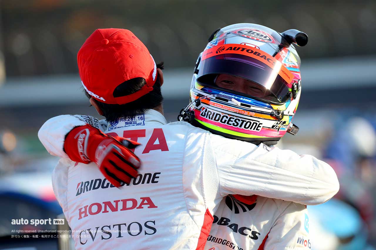 2021スーパーGT第7戦もてぎ　GT500クラスを制した野尻智紀／福住仁嶺（ARTA NSX-GT）