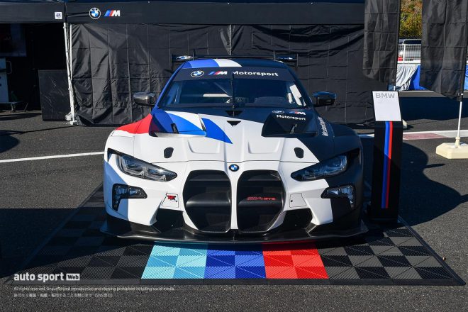 岡山国際サーキットに展示されたBMW M4 GT3