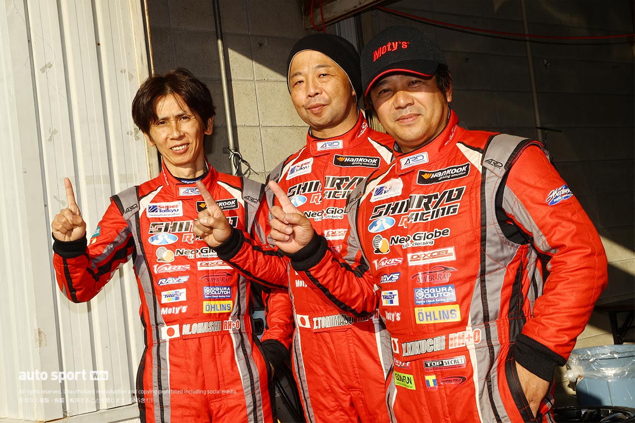 ST-2は6号車新菱オート☆NEOGLOBE☆DXL☆EVO10がポールポジションを獲得した。