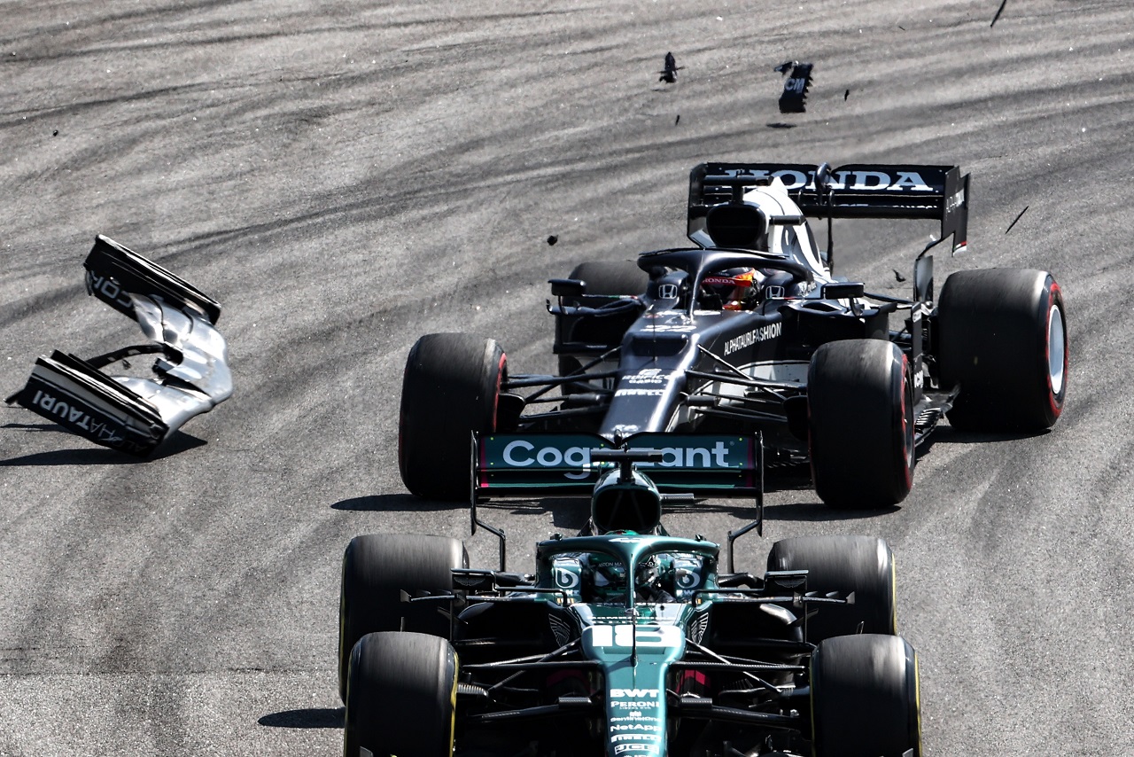 2021年F1第19戦ブラジルGP　角田裕毅（アルファタウリ・ホンダ）とランス・ストロール（アストンマーティン）が接触