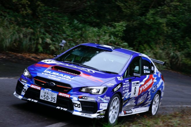 ターマック（舗装路）ラリーでは、トヨタGRヤリスやシュコダ・ファビアR5など軽量なライバルの台頭もあり、苦しい戦いを強いられる場面も