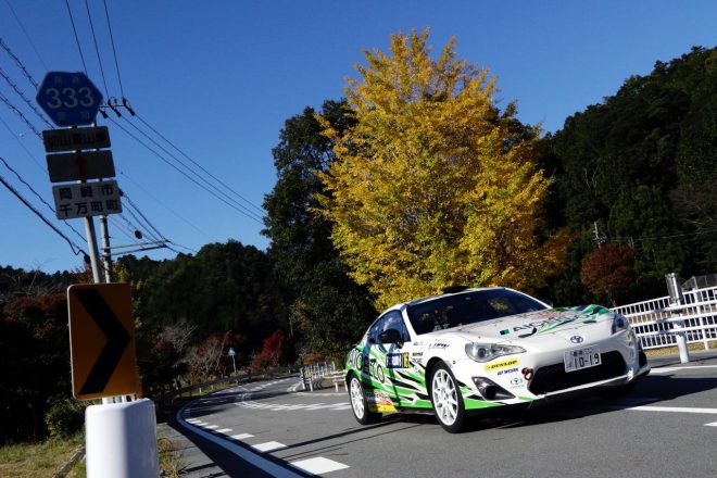 一部のSSでは2車線の県道を使ったハイスピードセクションも。4番手はヘイキ・コバライネン／北川紗衣組（トヨタGT86 CS-R3）