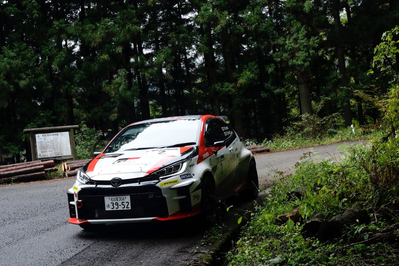2021年全日本ラリー選手権最終戦となった久万高原ラリー（愛媛県）ではシーズン4連勝を達成、チャンピオンに輝いた