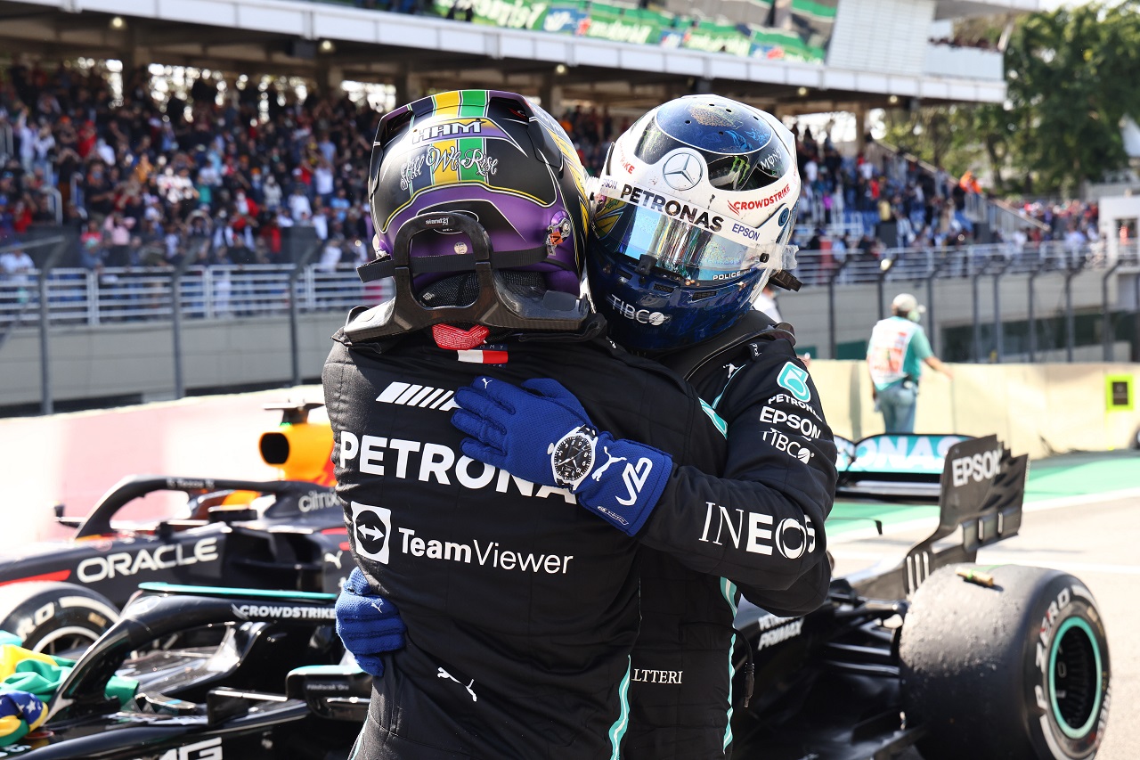 2021年F1第19戦ブラジルGP　優勝したルイス・ハミルトンと3位バルテリ・ボッタス（メルセデス）