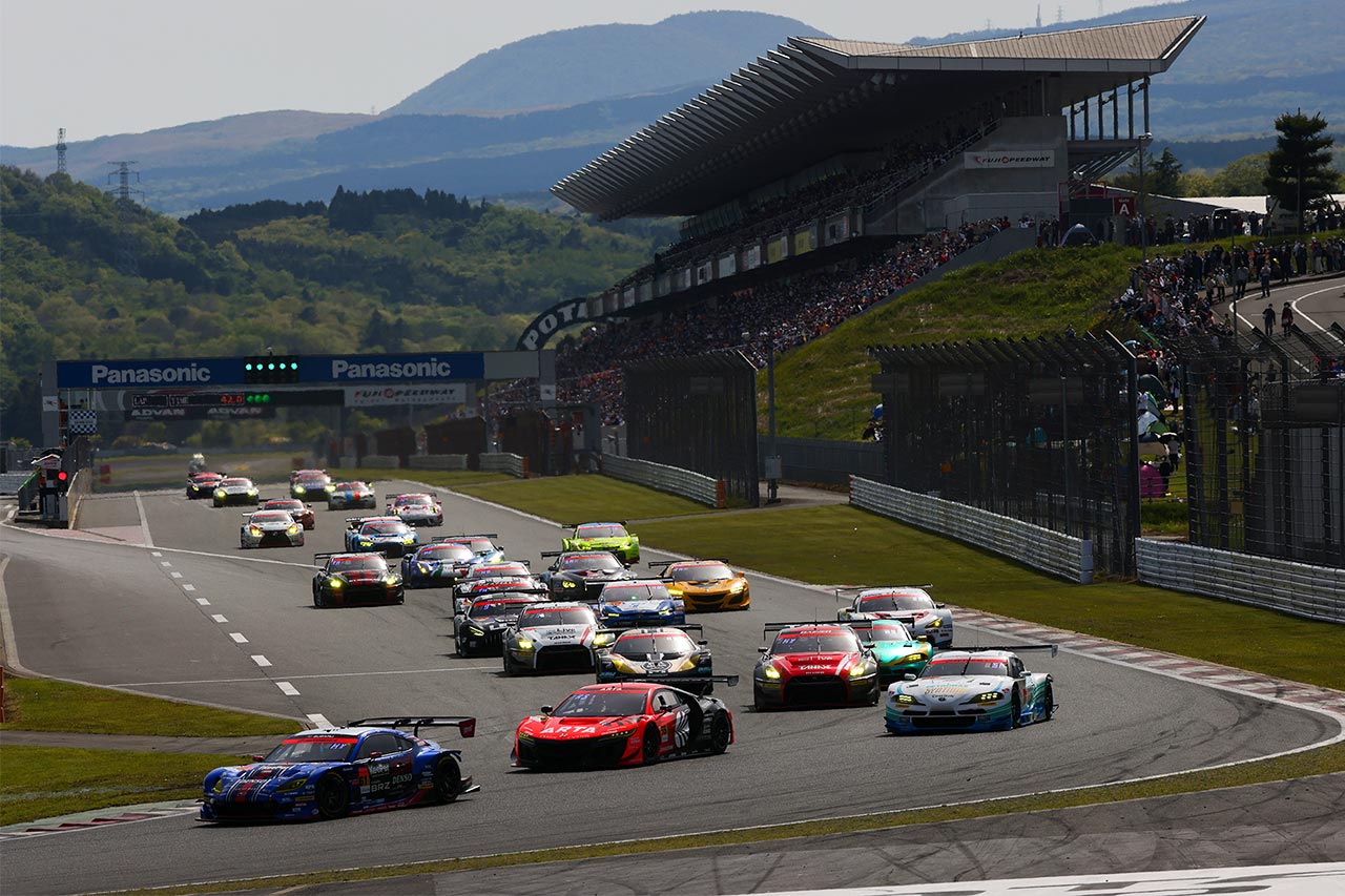 2021年スーパーGT第2戦富士のGT300スタートシーン