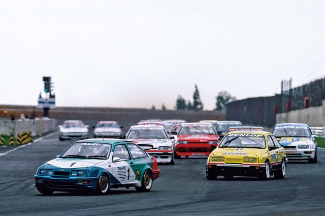 1988年のJTCでは、シエラユーザーが増加した。写真の第3戦西仙台では、カーナンバー1を付ける長坂尚樹／横島久組のトランピオチームが優勝。そのトランピオチームの後ろを走るエイエ・エルグとマウリシオ-サンドロ・サーラ駆るダンロップ・シミズ・シエラも第5戦SUGOで1勝を挙げる。