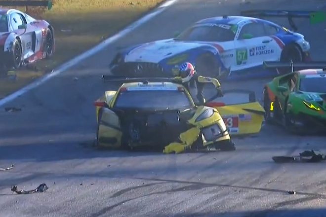 GTカー7台が絡むマルチクラッシュに遭遇した3号車シボレー・コルベットC8.R
