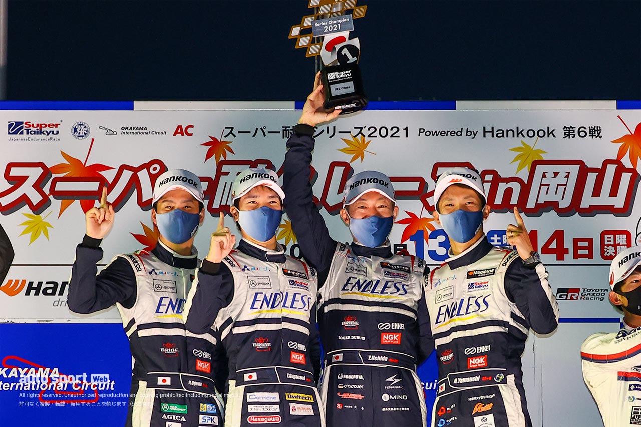 スーパー耐久第6戦岡山でST-Zのチャンピオンを決めたENDLESS SPORTS。この日はST-2でトップ争いをみせた小河諒も登壇した。