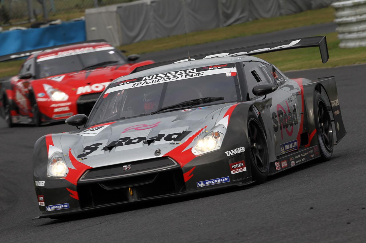 2011年チャンピオンカーの柳田真孝／ロニー・クインタレッリ組S Road MOLA GT-R