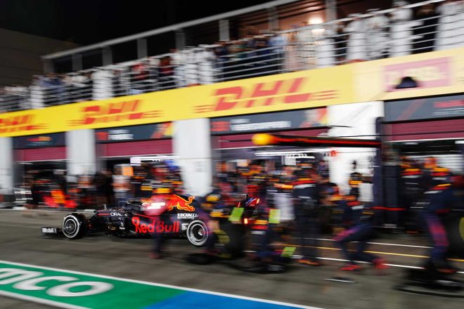 2021年F1第20戦カタールGP　マックス・フェルスタッペン（レッドブル・ホンダ）のピットストップ