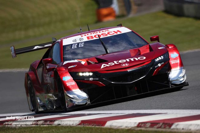 STANLEY山本と5ポイント差のランキング3番手につけるAstemo NSX-GT（塚越広大／ベルトラン・バゲット）