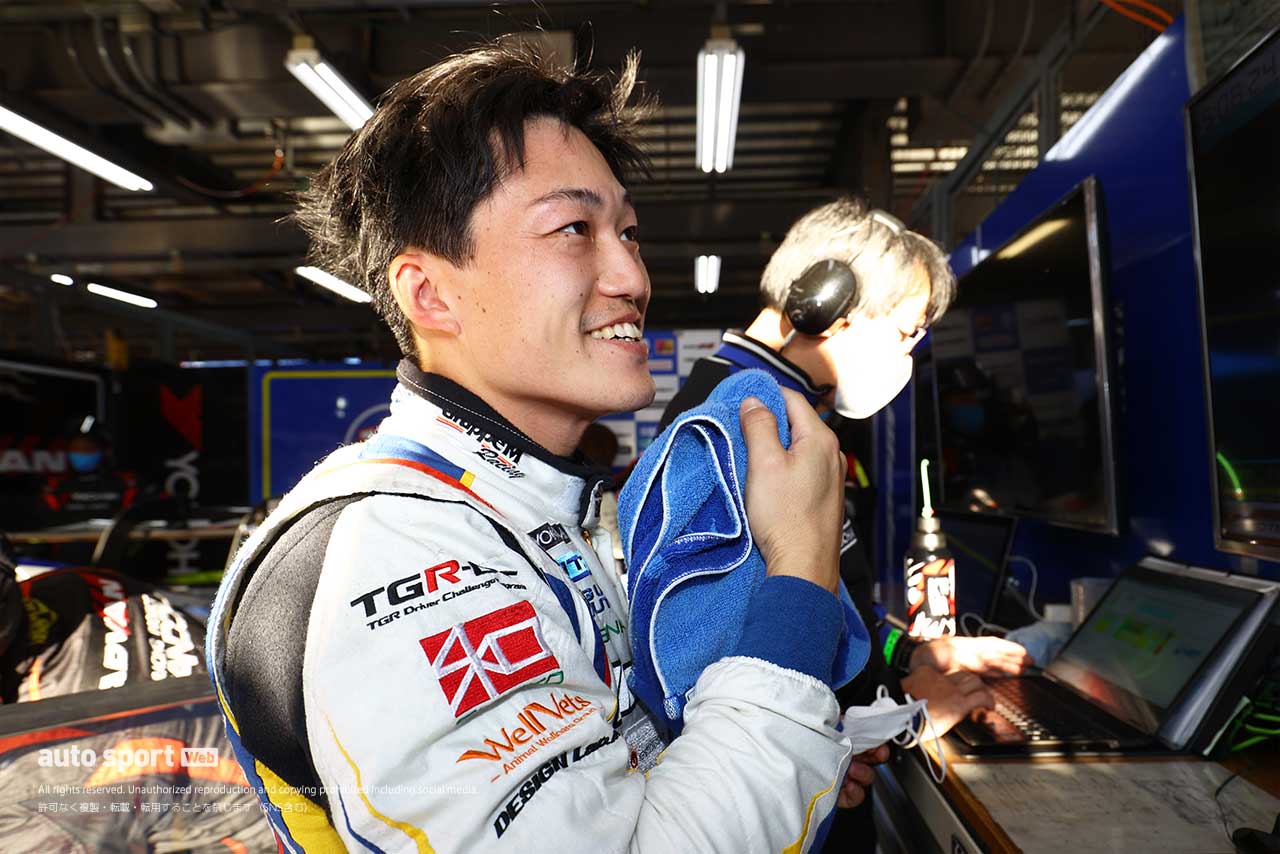 Q1を前にセットアップを大幅な変更。ぶっつけ本番で臨んだ国本雄資は1分36秒933を記録してQ1を6番手で通過。ピットに戻った際には笑みも溢れる。