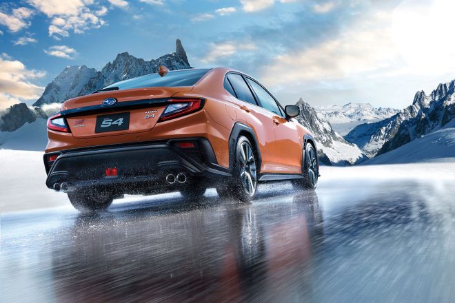 WRX S4 STI Sport R EXの走行イメージ(ボディカラー:ソーラーオレンジ・パール)