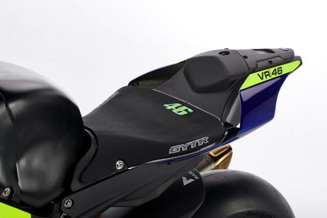 ヤマハがバレンティーノ・ロッシに贈った『R1 GYTR VR46 Tribute』／EICMA2021（ミラノショー）