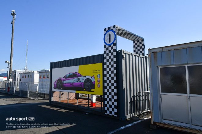 富士スピードウェイ内の加熱式たばこ専用室の様子