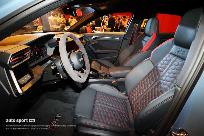 新型『アウディRS3 スポーツバック』のインテリア（欧州仕様）