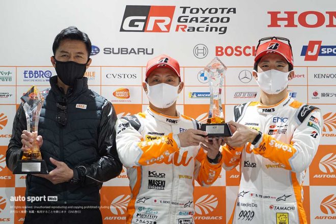 2021スーパーGT第8戦富士　GT500クラス優勝＆チャンピオンに輝いた伊藤大輔監督／関口雄飛／坪井翔（au TOM’S GR Supra）