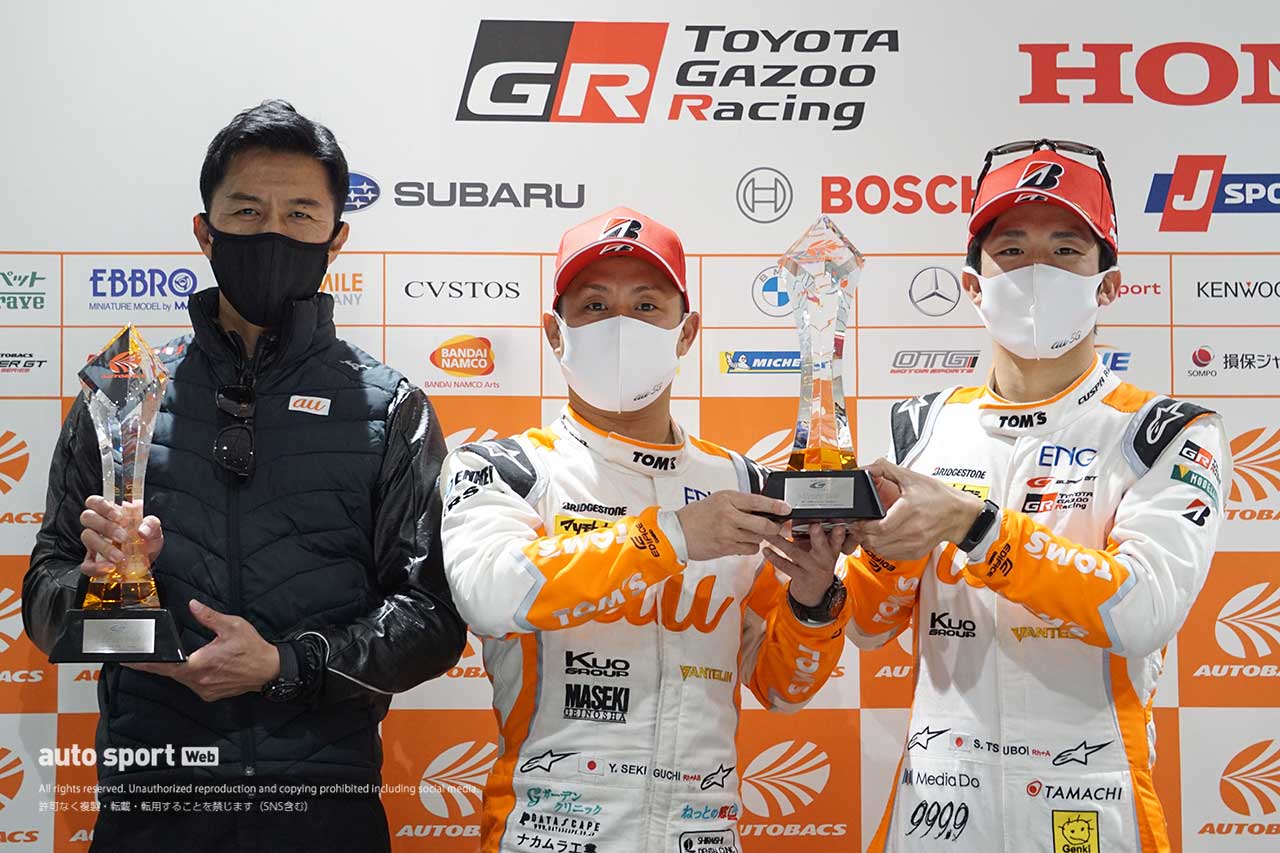 2021スーパーGT第8戦富士　GT500クラス優勝＆チャンピオンに輝いた伊藤大輔監督／関口雄飛／坪井翔（au TOM’S GR Supra）