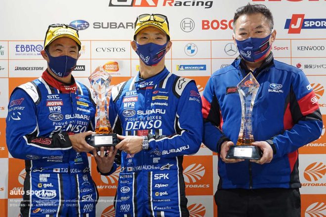 2021スーパーGT第8戦富士　GT300クラスのチャンピオンに輝いた井口卓人／山内英輝／小澤正弘監督（SUBARU BRZ R&D SPORT）