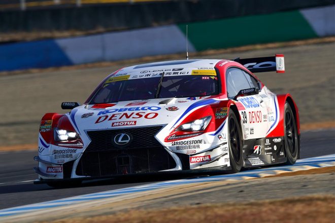 2016年にヘイキ・コバライネンが平手晃平とのコンビでドライブしたDENSO KOBELCO SARD RC F