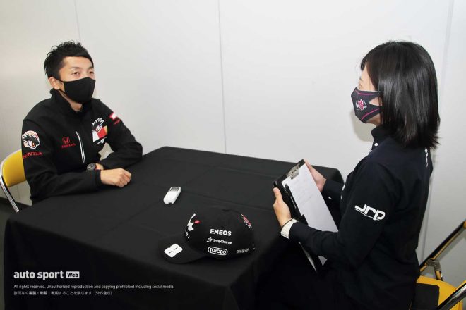 同じドライバーとして、気になるポイントをぐいぐい突っ込む三浦愛さん