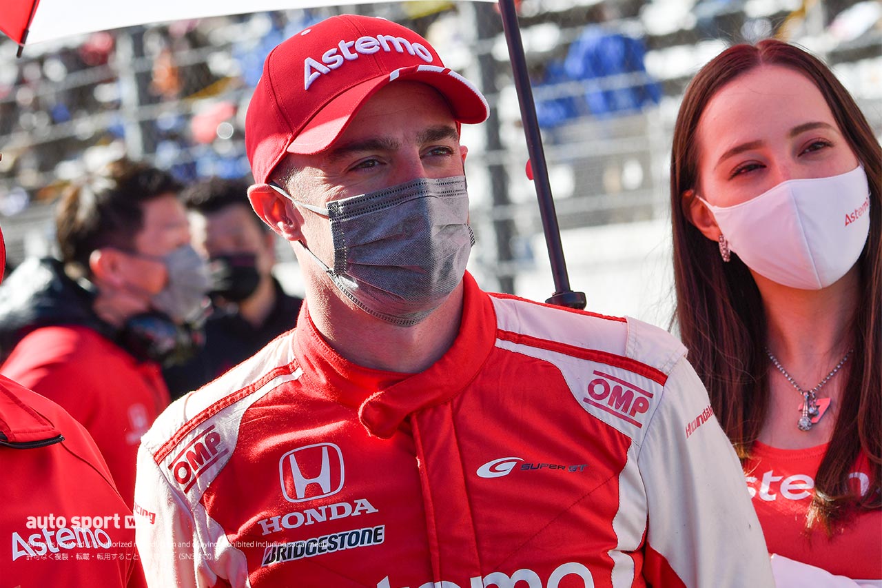 タイトルがかかっていた最終戦、スタートを担当したバゲットは4周目に接触して早々に17号車はリタイア。この結果が来季に響かなければいいが……。