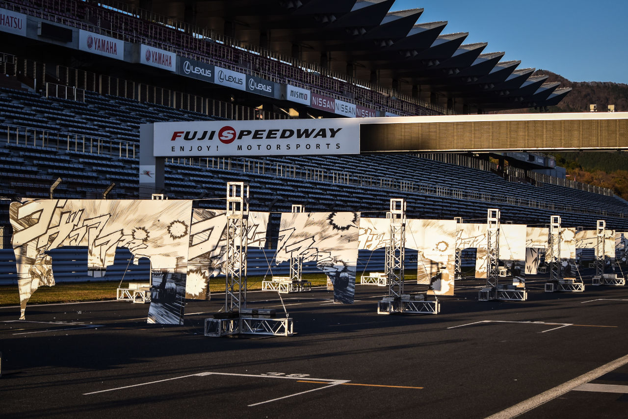 Red Bull MOTUL MUGEN NSX-GTによってぶち抜かれた24枚の壁