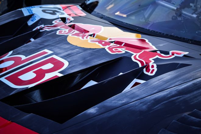 撮影後のRed Bull MOTUL MUGEN NSX-GTには、壁破りによる擦り傷が多数残った