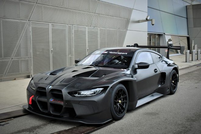 BMW M4 GT3の納車セレモニーの様子